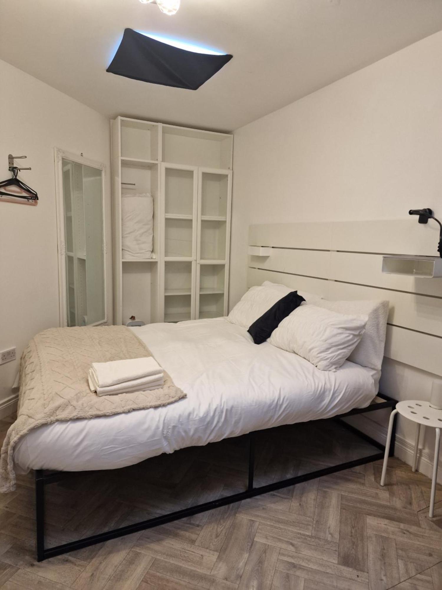 Hostel Aunty Katie'S House, Ni Tourist Board Certified & Located On The Main Oldpark Road To Belfast, With Free Continental Breakfast & Free Ultra Fast Sky Internet, Free Sky Sports & Free Sky Cinema, Self-Check In After 10Pm Gmt Exterior foto