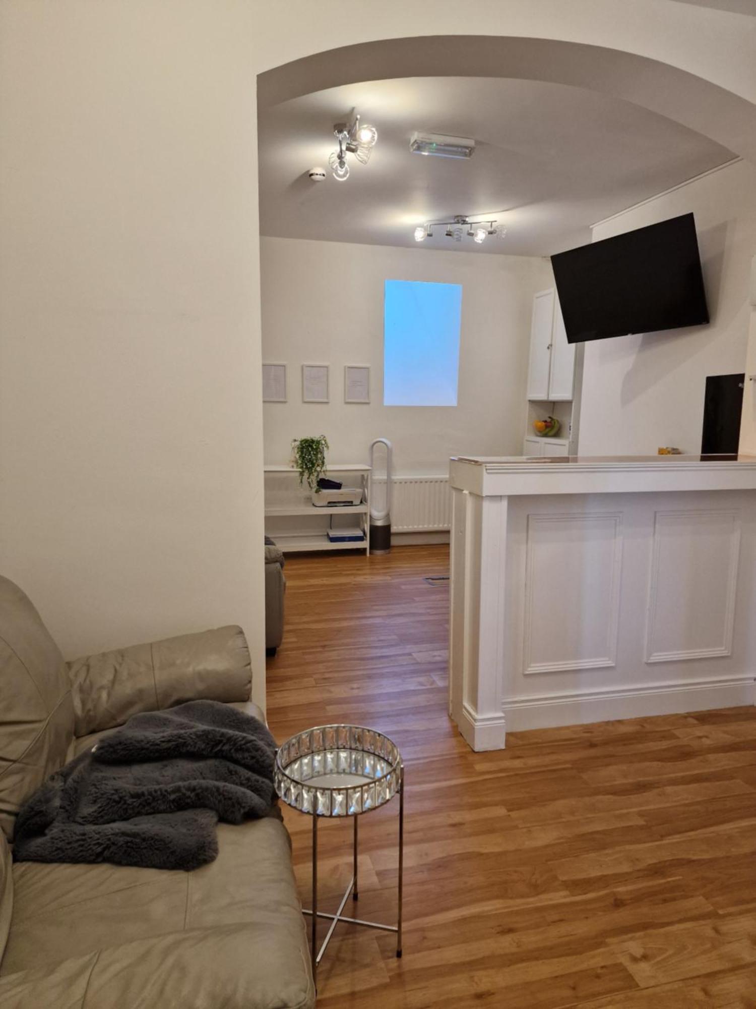 Hostel Aunty Katie'S House, Ni Tourist Board Certified & Located On The Main Oldpark Road To Belfast, With Free Continental Breakfast & Free Ultra Fast Sky Internet, Free Sky Sports & Free Sky Cinema, Self-Check In After 10Pm Gmt Exterior foto
