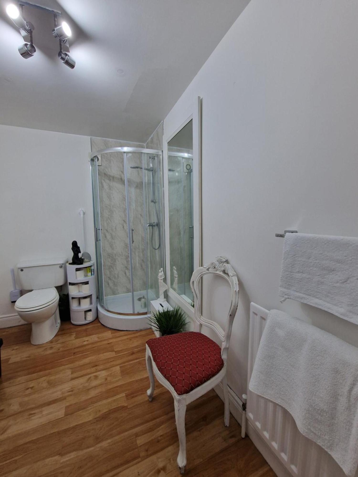 Hostel Aunty Katie'S House, Ni Tourist Board Certified & Located On The Main Oldpark Road To Belfast, With Free Continental Breakfast & Free Ultra Fast Sky Internet, Free Sky Sports & Free Sky Cinema, Self-Check In After 10Pm Gmt Exterior foto