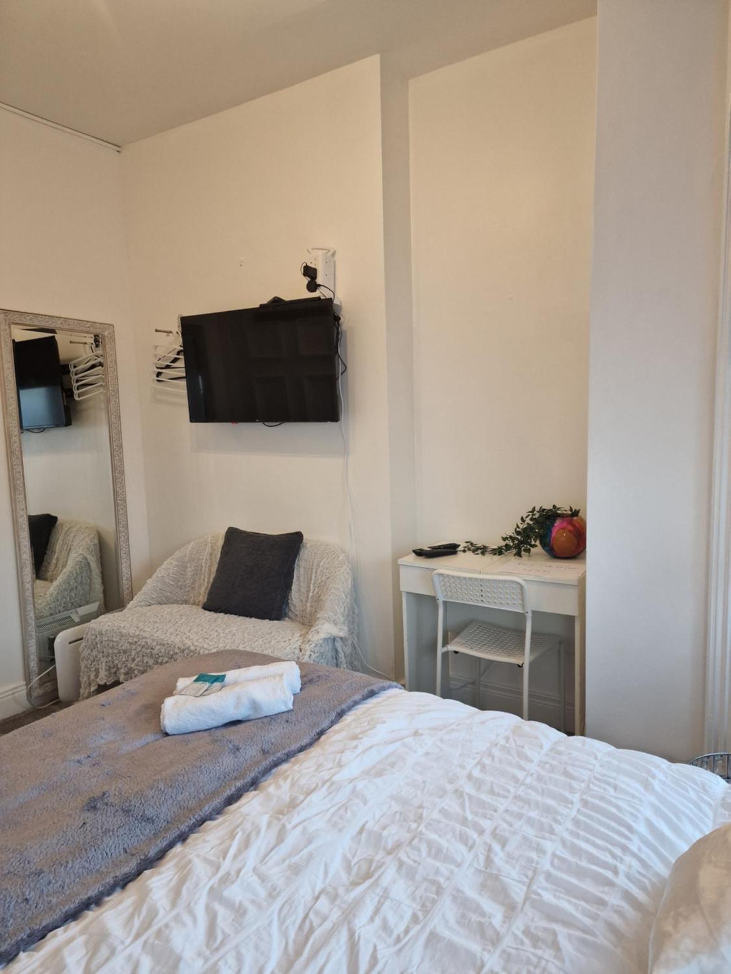 Hostel Aunty Katie'S House, Ni Tourist Board Certified & Located On The Main Oldpark Road To Belfast, With Free Continental Breakfast & Free Ultra Fast Sky Internet, Free Sky Sports & Free Sky Cinema, Self-Check In After 10Pm Gmt Exterior foto