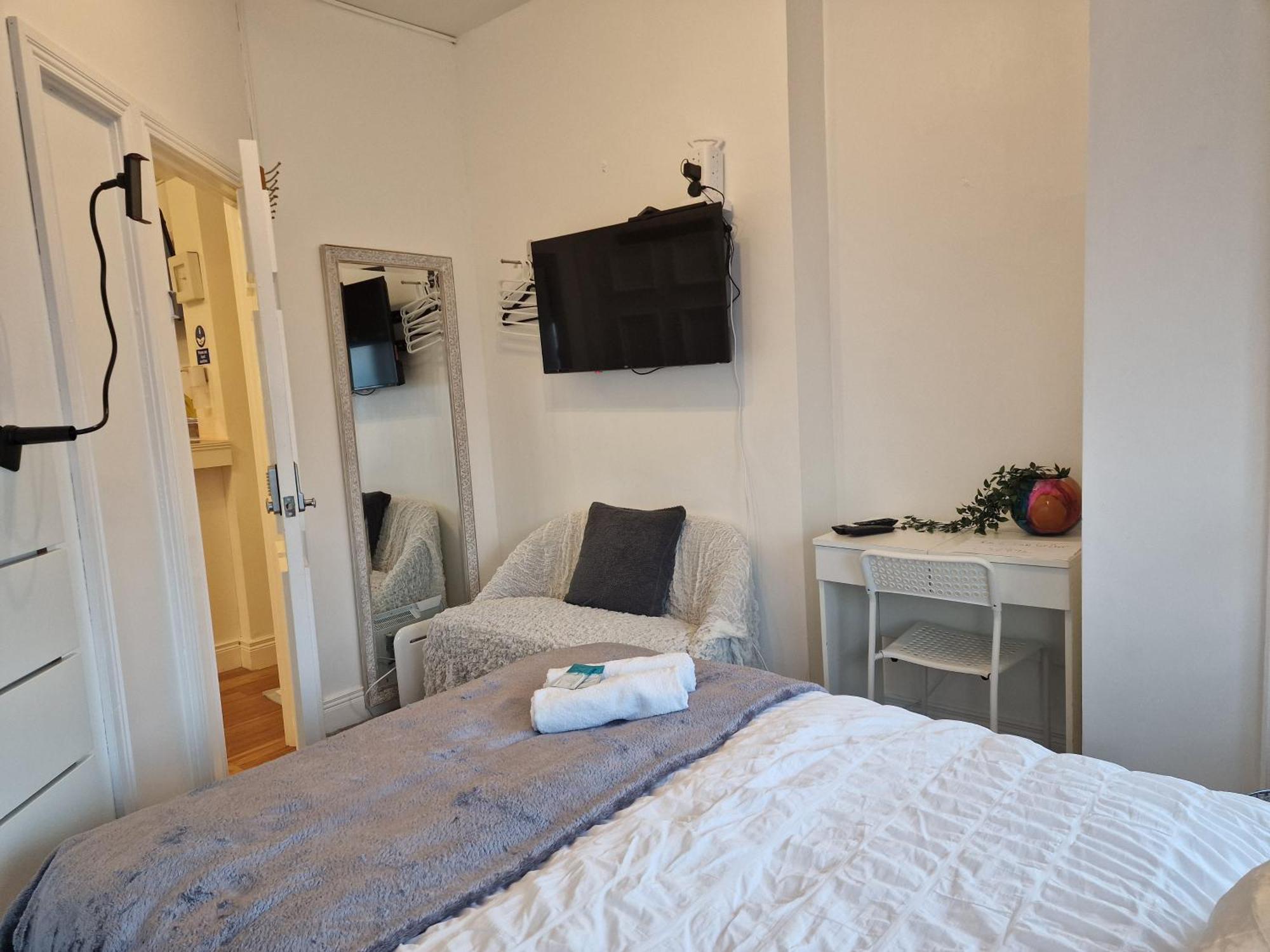 Hostel Aunty Katie'S House, Ni Tourist Board Certified & Located On The Main Oldpark Road To Belfast, With Free Continental Breakfast & Free Ultra Fast Sky Internet, Free Sky Sports & Free Sky Cinema, Self-Check In After 10Pm Gmt Exterior foto
